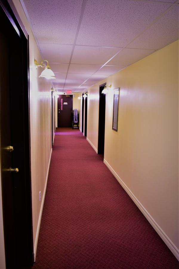 Royal Windsor Motel Bagian luar foto